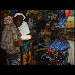  Marchand de tissus, chemises pour touriste
