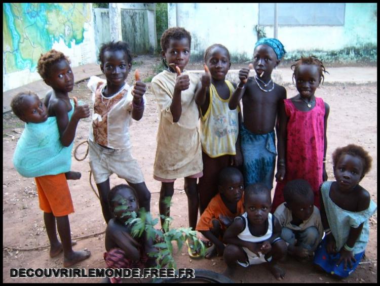  Sortie du parc, les enfants jouent
