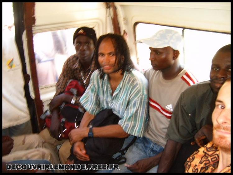  A l arriere du Bus Mercedes 15 places