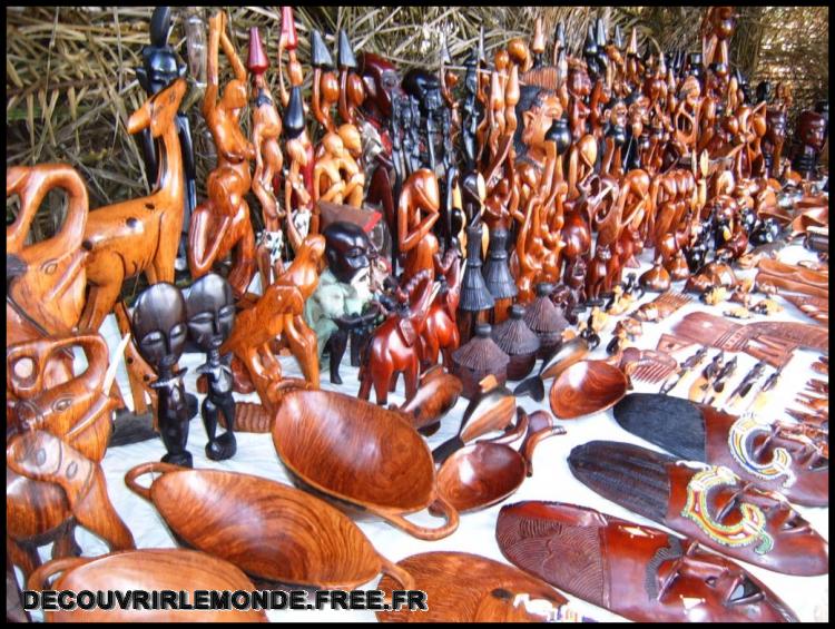  Toutes ces statues (achetees a Dakar)
